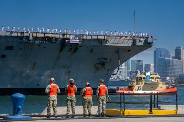 October 8, 2026, Coronado, California, United States: U.S. Navy sailors stand along the flight deck of the aircraft carrier USS Abraham Lincoln (CVN 72) as the ship returns to Naval Air Station North Island in Coronado, California, on October 8, 2026, following a deployment. Navy personnel stand on the pier beside the ship as a tugboat assists nearby. Coronado United States - ZUMAg374 20261008_znp_g374_008 Copyright: xLoganxGrahamx