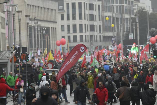 FGTB national demonstration « Pas dans nos poches ! » BRUSSELS, BELGIUM - OCTOBER 09 : FGTB national demonstration « Pas dans nos poches ! »against federal government budget measures on October 9, 2026 in Brussels, Belgium, 09 10 2026 Brussels Belgium  Copyright: xPhilipxReynaersx
