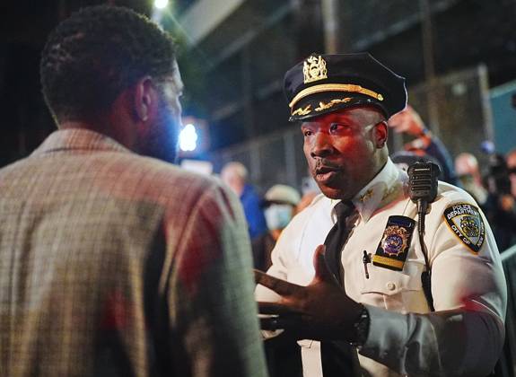 Protesters rally after ICE shooting of New York man in car with child inside NEW YORK, UNITED STATES - OCTOBER 08: Protesters rally after an Immigration and Customs Enforcement (ICE) agent shot a man as he sat in a car with a child inside on October 8, 2026, in New York City, U.S. Selcuk Acar Anadolu New York United States. Editorial use only. Please get in touch for any other usage. Copyright: x2026xAnadoluxSelcukxAcarx