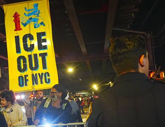 Protesters rally after ICE shooting of New York man in car with child inside NEW YORK, UNITED STATES - OCTOBER 08: Protesters rally after an Immigration and Customs Enforcement (ICE) agent shot a man as he sat in a car with a child inside on October 8, 2026, in New York City, U.S. Selcuk Acar Anadolu New York United States. Editorial use only. Please get in touch for any other usage. Copyright: x2026xAnadoluxSelcukxAcarx