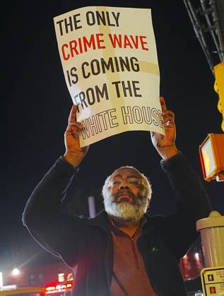 Protesters rally after ICE shooting of New York man in car with child inside NEW YORK, UNITED STATES - OCTOBER 08: Protesters rally after an Immigration and Customs Enforcement (ICE) agent shot a man as he sat in a car with a child inside on October 8, 2026, in New York City, U.S. Selcuk Acar Anadolu New York United States. Editorial use only. Please get in touch for any other usage. Copyright: x2026xAnadoluxSelcukxAcarx
