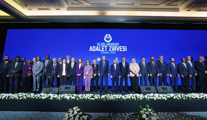 Turkish President Recep Tayyip Erdogan ISTANBUL, TURKIYE - OCTOBER 9:(----EDITORIAL USE ONLY - MANDATORY CREDIT - TURKISH PRESIDENCY MURAT KULA HANDOUT - NO MARKETING NO ADVERTISING CAMPAIGNS - DISTRIBUTED AS A SERVICE TO CLIENTS----) Turkish President Recep Tayyip Erdogan (C) attends the International Justice Summit at Ciragan Palace in Istanbul, Turkiye on October 9, 2026. TUR Presidency Murat Kula Handout Anadolu Istanbul Turkey. Editorial use only. Please get in touch for any other usage.  Copyright: x2026xAnadoluxTURxPresidencyx xMuratxKulax xHandoutx