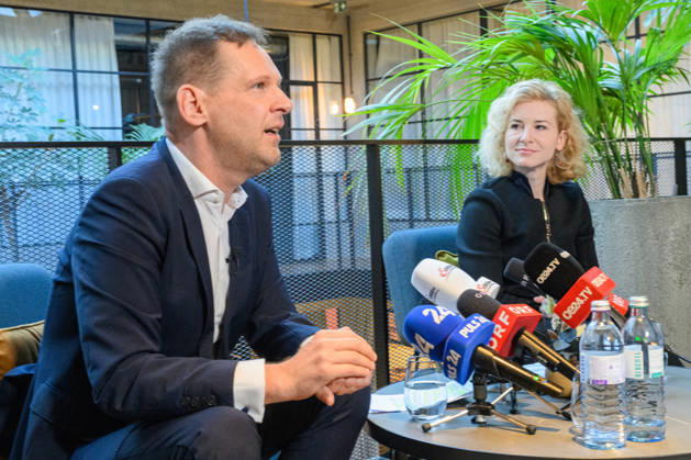 photonews.at - Wien, 09.10.2026. Pressegespräch mit den neuen geschäftsführenden SPÖ-Parteivorsitzenden. PHOTO: geschäftsführender Vorsitzender der SPÖ Philip Kucher und geschäftsführende Vorsitzende der SPÖ Eva-Maria Holzleitner Press briefing with the new interim SPÖ party leaders. Innenpolitik,Innenpolitik, SPÖ, Sozialdemokratie PG mit den geschäftsführenden SPÖ-Parteivorsitzenden