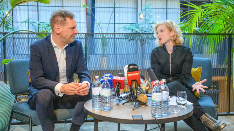 photonews.at - Wien, 09.10.2026. Pressegespräch mit den neuen geschäftsführenden SPÖ-Parteivorsitzenden. PHOTO: geschäftsführender Vorsitzender der SPÖ Philip Kucher und geschäftsführende Vorsitzende der SPÖ Eva-Maria Holzleitner Press briefing with the new interim SPÖ party leaders. Innenpolitik,Innenpolitik, SPÖ, Sozialdemokratie PG mit den geschäftsführenden SPÖ-Parteivorsitzenden