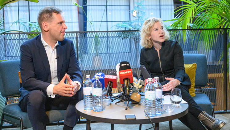 photonews.at - Wien, 09.10.2026. Pressegespräch mit den neuen geschäftsführenden SPÖ-Parteivorsitzenden. PHOTO: geschäftsführender Vorsitzender der SPÖ Philip Kucher und geschäftsführende Vorsitzende der SPÖ Eva-Maria Holzleitner Press briefing with the new interim SPÖ party leaders. Innenpolitik,Innenpolitik, SPÖ, Sozialdemokratie PG mit den geschäftsführenden SPÖ-Parteivorsitzenden