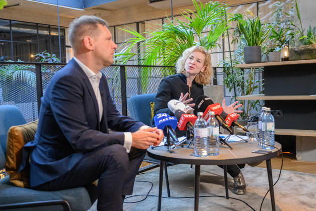 photonews.at - Wien, 09.10.2026. Pressegespräch mit den neuen geschäftsführenden SPÖ-Parteivorsitzenden. PHOTO: geschäftsführender Vorsitzender der SPÖ Philip Kucher und geschäftsführende Vorsitzende der SPÖ Eva-Maria Holzleitner Press briefing with the new interim SPÖ party leaders. Innenpolitik,Innenpolitik, SPÖ, Sozialdemokratie PG mit den geschäftsführenden SPÖ-Parteivorsitzenden