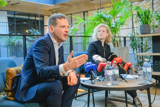 photonews.at - Wien, 09.10.2026. Pressegespräch mit den neuen geschäftsführenden SPÖ-Parteivorsitzenden. PHOTO: geschäftsführender Vorsitzender der SPÖ Philip Kucher und geschäftsführende Vorsitzende der SPÖ Eva-Maria Holzleitner Press briefing with the new interim SPÖ party leaders. Innenpolitik,Innenpolitik, SPÖ, Sozialdemokratie PG mit den geschäftsführenden SPÖ-Parteivorsitzenden