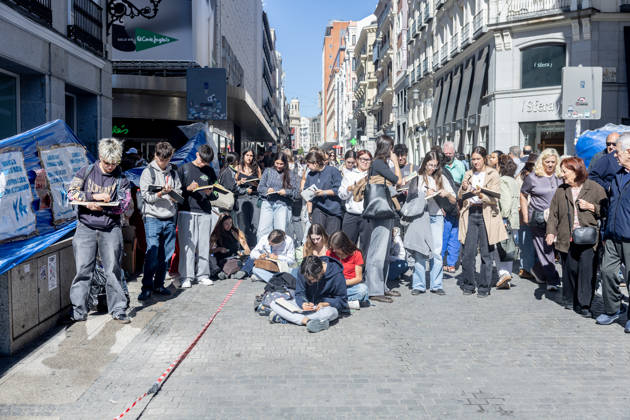 A minute of silence for Maricarmen at the housing protest camp in Sol. A minute of silence for Maricarmen at the housing protest camp in Puerta del Sol on October 9, 2026, in Madrid, Spain. The Madrid Tenants’ Union has called for a minute of silence in honor of Maricarmen Abascal, the 87-year-old woman who was evicted from her home and who passed away last Wednesday, October 7, 2026, in Spain. Copyright: xRicardoxRubiox 7830704