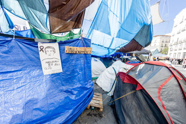 A minute of silence for Maricarmen at the housing protest camp in Sol. A minute of silence for Maricarmen at the housing protest camp in Puerta del Sol on October 9, 2026, in Madrid, Spain. The Madrid Tenants’ Union has called for a minute of silence in honor of Maricarmen Abascal, the 87-year-old woman who was evicted from her home and who passed away last Wednesday, October 7, 2026, in Spain. Copyright: xRicardoxRubiox 7830707