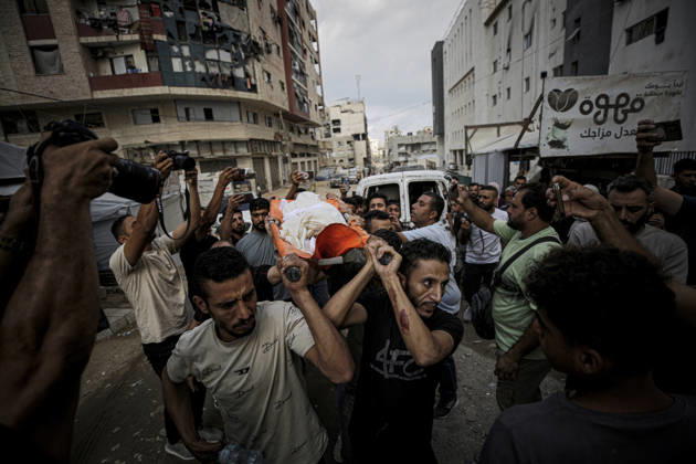 Israeli army continues its attacks on Gaza despite the ceasefire GAZA CITY, GAZA, PALESTINE - OCTOBER 9: The bodies of those killed in an Israeli airstrike targeting the Es-Sabra neighborhood in southern Gaza City are brought to Al-Shifa Hospital in Gaza City, Gaza Palestine on October 9, 2026. Multiple dead and wounded, including women and children, were reported. Saeed M. M. T. Jaras Anadolu Gaza City Gaza. Editorial use only. Please get in touch for any other usage. Copyright: x2026xAnadoluxSaeedxM.xM.xT.xJarasx