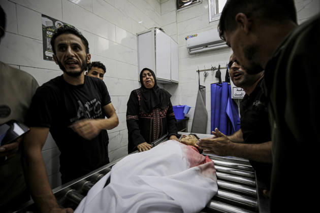 Israeli army continues its attacks on Gaza despite the ceasefire GAZA CITY, GAZA, PALESTINE - OCTOBER 9: (EDITORS NOTE: Image depicts death) Relatives mourn as the bodies of those killed in an Israeli airstrike targeting the Es-Sabra neighborhood in southern Gaza City are brought to Al-Shifa Hospital in Gaza City, Gaza Palestine on October 9, 2026. Multiple dead and wounded, including women and children, were reported. Saeed M. M. T. Jaras Anadolu Gaza City Gaza. Editorial use only. Please get in touch for any other usage. Copyright: x2026xAnadoluxSaeedxM.xM.xT.xJarasx