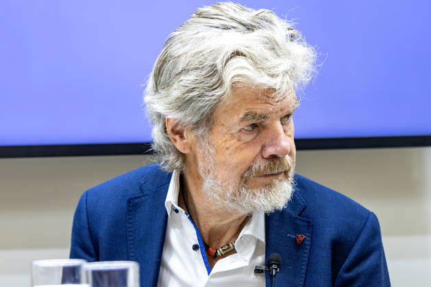 Reinhold Messner auf der Frankfurter Buchmesse 2026 09.10.2026 Bergsteigerlegende Reinhold Messner und seine Ehefrau Diane Messner stellen auf der Frankfurter Buchmesse 2026 ihr gemeinsames Buch Lebenszeit Vom Wert der Vergänglichkeit vor. Im Gespräch am Stand der Wochenzeitung DIE ZEIT sprechen sie über das Älterwerden, die Vergänglichkeit des Lebens, persönliche Erfahrungen sowie den Wert gemeinsam verbrachter Lebenszeit. Das Buch ist im S. Fischer Verlag erschienen. Frankfurt am Main Messe Hessen Deutschland