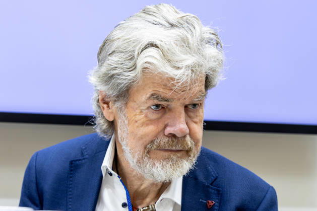 Reinhold Messner auf der Frankfurter Buchmesse 2026 09.10.2026 Bergsteigerlegende Reinhold Messner und seine Ehefrau Diane Messner stellen auf der Frankfurter Buchmesse 2026 ihr gemeinsames Buch Lebenszeit Vom Wert der Vergänglichkeit vor. Im Gespräch am Stand der Wochenzeitung DIE ZEIT sprechen sie über das Älterwerden, die Vergänglichkeit des Lebens, persönliche Erfahrungen sowie den Wert gemeinsam verbrachter Lebenszeit. Das Buch ist im S. Fischer Verlag erschienen. Frankfurt am Main Messe Hessen Deutschland