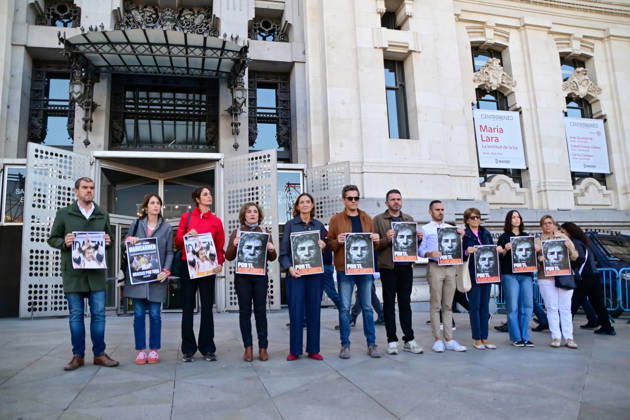 October 9, 2026, Madrid, Madrid, SPAIN: Members and representatives of the Madrid branch of the Spanish Socialist WorkersÃ¢â‚¬â ¢ Party (PSOE) observe a minute of silence outside Madrid City Hall in memory of Maricarmen, who died after being evicted from her home. Her death has become a symbol of the housing crisis and the struggle against real estate speculation. Madrid SPAIN - ZUMAz108 20261009_znp_z108_007 Copyright: xRichardxZubelzux