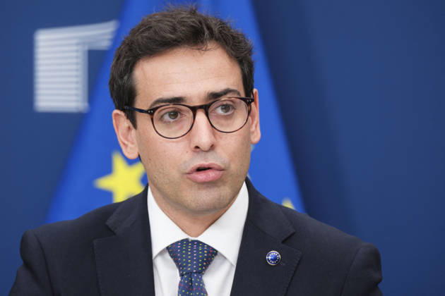 Stephane Sejourne During Critical Raw Materials Announcement - Brussels Stephane Sejourne, vice-president of the European Commission responsible for prosperity and industrial strategy, speaks to media at the Berlaymont building, headquarters of the European Commission in Brussels, Belgium on October 9, 2026. The European Commission approves 46 new strategic projects focused on extraction, processing and recycling of critical raw materials across the EU to meet 2030 targets set by the Critical Raw Materials Act, aiming to reduce dependence on single suppliers and strengthen value chains in batteries, defense, aerospace and permanent magnets sectors. The decision follows RESourceEU mobilizing over 2 billion euros in financial support and comp  Copyright: xANDBZ ABACAx