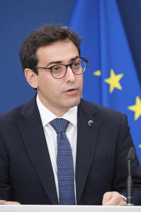 Stephane Sejourne During Critical Raw Materials Announcement - Brussels Stephane Sejourne, vice-president of the European Commission responsible for prosperity and industrial strategy, speaks to media at the Berlaymont building, headquarters of the European Commission in Brussels, Belgium on October 9, 2026. The European Commission approves 46 new strategic projects focused on extraction, processing and recycling of critical raw materials across the EU to meet 2030 targets set by the Critical Raw Materials Act, aiming to reduce dependence on single suppliers and strengthen value chains in batteries, defense, aerospace and permanent magnets sectors. The decision follows RESourceEU mobilizing over 2 billion euros in financial support and comp  Copyright: xANDBZ ABACAx