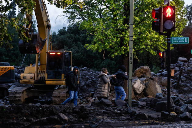 Santiago, October 9, 2026: Consequences of a mudslide that affected the area from San Carlos de Apoquindo to Los Dominicos in the Las Condes district, causing widespread damage and sweeping away vehicles and people. Diego Martin Aton, Chile, Aton 1198063 jpeg Copyright: DIEGOxMARTIN ATONxCHILE