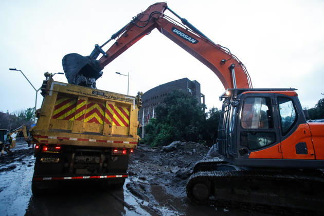 Santiago, October 9, 2026: Consequences of a mudslide that affected the area from San Carlos de Apoquindo to Los Dominicos in the Las Condes district, causing widespread damage and sweeping away vehicles and people. Diego Martin Aton, Chile, Aton 1198056 jpeg Copyright: DIEGOxMARTIN ATONxCHILE