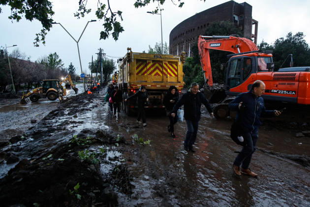 Santiago, October 9, 2026 Consequences of a mudslide that affected the area from San Carlos de Apoquindo to Los Dominicos in the Las Condes district, causing widespread damage and sweeping away vehicles and people. Diego Martin Aton, Chile, Aton 1198057 jpeg Copyright: DIEGOxMARTIN ATONxCHILE