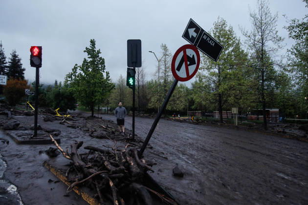 Santiago, October 9, 2026 Consequences of a mudslide that affected the area from San Carlos de Apoquindo to Los Dominicos in the Las Condes district, causing widespread damage and sweeping away vehicles and people. Diego Martin Aton, Chile, Aton 1198060 jpeg  Copyright: DIEGOxMARTIN ATONxCHILE