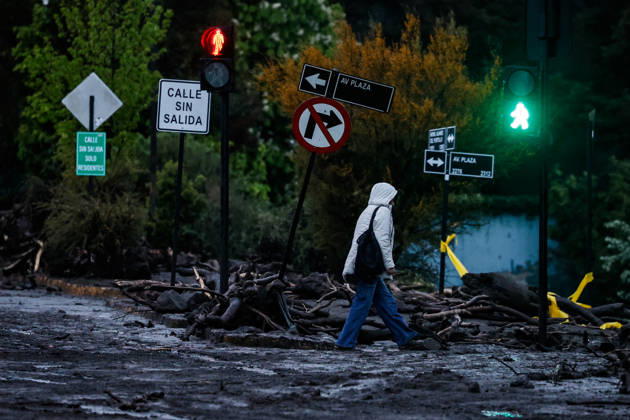 Santiago, October 9, 2026 Consequences of a mudslide that affected the area from San Carlos de Apoquindo to Los Dominicos in the Las Condes district, causing widespread damage and sweeping away vehicles and people. Diego Martin Aton, Chile, Aton 1198064 jpeg Copyright: DIEGOxMARTIN ATONxCHILE
