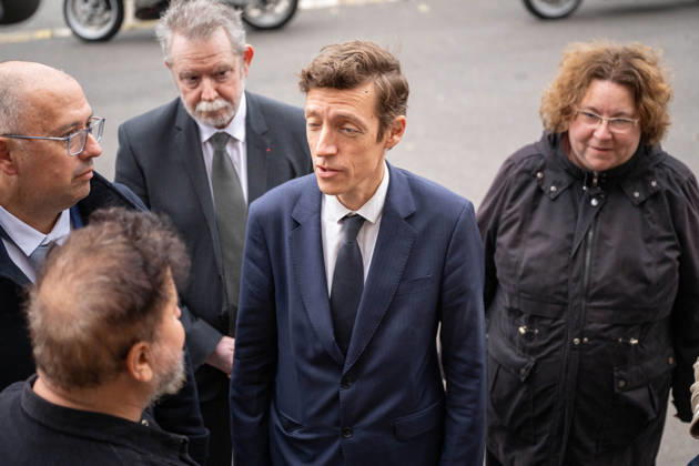 Edouard Geffray Visit an High School Lycee - Cachan French Education Minister Edouard Geffray and Lycee Polyvalent s Headteacher Antoine Milovanovic during a visit to the high school Lycee Polyvalent de Cachan, in Cachan, on the outskirts of Paris, France on October 9, 2026, on the sidelines of a nationwide protest movement of students over learning conditions. Photo by Alexis Jumeau ABACAPRESS.COM Cachan France  Copyright: xJumeauxAlexis ABACAx
