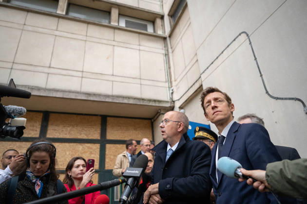 Edouard Geffray Visit an High School Lycee - Cachan French Education Minister Edouard Geffray and Lycee Polyvalent s Headteacher Antoine Milovanovic during a visit to the high school Lycee Polyvalent de Cachan, in Cachan, on the outskirts of Paris, France on October 9, 2026, on the sidelines of a nationwide protest movement of students over learning conditions. Photo by Alexis Jumeau ABACAPRESS.COM Cachan France  Copyright: xJumeauxAlexis ABACAx