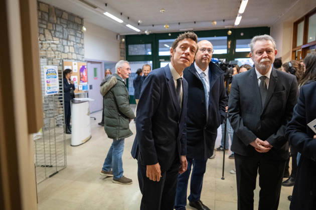 Edouard Geffray Visit an High School Lycee - Cachan French Education Minister Edouard Geffray and Lycee Polyvalent s Headteacher Antoine Milovanovic during a visit to the high school Lycee Polyvalent de Cachan, in Cachan, on the outskirts of Paris, France on October 9, 2026, on the sidelines of a nationwide protest movement of students over learning conditions. Photo by Alexis Jumeau ABACAPRESS.COM Cachan France  Copyright: xJumeauxAlexis ABACAx
