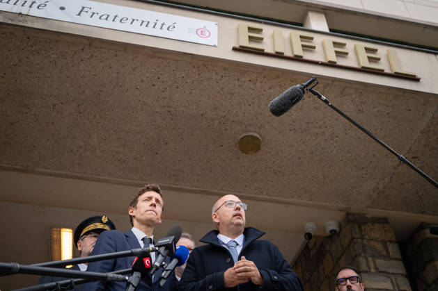 Edouard Geffray Visit an High School Lycee - Cachan French Education Minister Edouard Geffray and Lycee Polyvalent s Headteacher Antoine Milovanovic during a visit to the high school Lycee Polyvalent de Cachan, in Cachan, on the outskirts of Paris, France on October 9, 2026, on the sidelines of a nationwide protest movement of students over learning conditions. Photo by Alexis Jumeau ABACAPRESS.COM Cachan France  Copyright: xJumeauxAlexis ABACAx