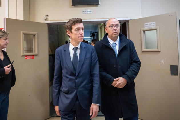 Edouard Geffray Visit an High School Lycee - Cachan French Education Minister Edouard Geffray and Lycee Polyvalent s Headteacher Antoine Milovanovic during a visit to the high school Lycee Polyvalent de Cachan, in Cachan, on the outskirts of Paris, France on October 9, 2026, on the sidelines of a nationwide protest movement of students over learning conditions. Photo by Alexis Jumeau ABACAPRESS.COM Cachan France  Copyright: xJumeauxAlexis ABACAx