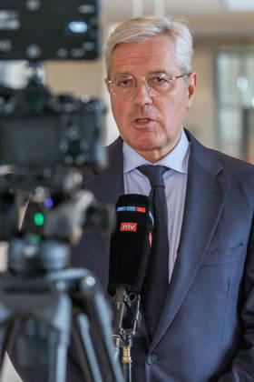 Bundestag Norbert Roettgen (CDU) in einem Interview im Deutschen Bundestag am 09.10.26 in Berlin. Berlin Berlin Deutschland Bundestag