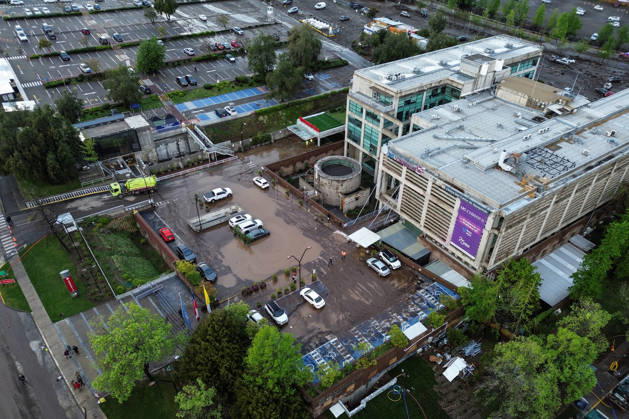 Santiago, October 9, 2026: Consequences of a mudslide that affected the area from San Carlos de Apoquindo to Los Dominicos in the Las Condes district, causing widespread damage and sweeping away vehicles and people. Diego Martin Aton, Chile, Aton 1198074 jpeg Copyright: DIEGOxMARTIN ATONxCHILE