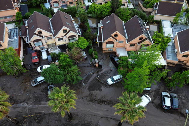 Santiago, October 9, 2026: Consequences of a mudslide that affected the area from San Carlos de Apoquindo to Los Dominicos in the Las Condes district, causing widespread damage and sweeping away vehicles and people. Diego Martin Aton, Chile, Aton 1198078 jpeg Copyright: DIEGOxMARTIN ATONxCHILE