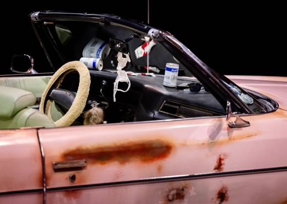 BARNEVELD - The pink Chevrolet Caprice during the presentation of the main cast of the musical Flodder at the Midden Nederland Hallen. The musical is produced by the Belgian production company Studio 100 and director Dick Maas, the creator of the original series and film. SEM VAN DER WAL ANP netherlands out - belgium out  Copyright: xx x571923414x originalFilename: 571923414.jpg