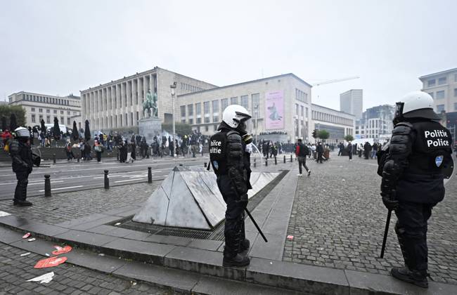 FGTB national demonstration « Pas dans nos poches ! » BRUSSELS, BELGIUM - OCTOBER 09 : FGTB national demonstration « Pas dans nos poches ! »against federal government budget measures on October 9, 2026 in Brussels, Belgium, 09 10 2026 Brussels Belgium  Copyright: xDidierxLebrunx