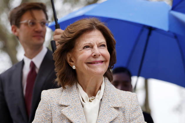Königin Silvia von Schweden bei ihrem Besuch am Düsseldorfer Luisen-Gymnasium. Die Königin besuchte das Luisen-Gymnasium in Düsseldorf in ihrer Schulzeit - heute befindet sich es in einem Neubau an anderer Stelle. Düsseldorf, 09.10.2026 NRW Deutschland Copyright: xChristophxHardtx