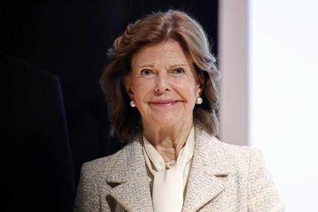 Königin Silvia von Schweden bei ihrem Besuch am Düsseldorfer Luisen-Gymnasium. Die Königin besuchte das Luisen-Gymnasium in Düsseldorf in ihrer Schulzeit - heute befindet sich es in einem Neubau an anderer Stelle. Düsseldorf, 09.10.2026 NRW Deutschland Copyright: xChristophxHardtx
