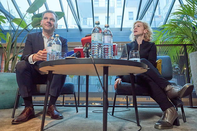 - Wien 09.10.2026 - Nach den gestrigen Entscheidungen um die interimistische Parteiführung der Bundes-SPÖ gab es heute im Hotel Gilbert eine Pressekonferenz der neuen geschäftführenden Dopplspitze der SPÖ die bis Anfang 2027 die Geschäfte leiten wird bis ein neuer SPÖ Bundesparteivorstand gewählt wird. PHOTO: Die Übergangsvorsitzenden der SPÖ, Klubobmann Philip Kucher (L), Frauenchefin Eva-Maria Holzleitner beim Pressegspräch. Vienna (AUSTRIA) - Following yesterday’s decisions regarding the interim leadership of the federal SPÖ, a press conference was held today at the Hotel Gilbert by the SPÖ’s new co-leadership team, which will manage the party’s affairs until early 2027, when a new federal executive committee of the SPÖ is elected.