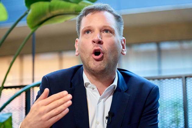 - Wien 09.10.2026 - Nach den gestrigen Entscheidungen um die interimistische Parteiführung der Bundes-SPÖ gab es heute im Hotel Gilbert eine Pressekonferenz der neuen geschäftführenden Dopplspitze der SPÖ die bis Anfang 2027 die Geschäfte leiten wird bis ein neuer SPÖ Bundesparteivorstand gewählt wird. PHOTO: SPÖ, Klubobmann Philip Kucher (L), Frauenchefin Eva-Maria Holzleitner beim Pressegspräch. Vienna (AUSTRIA) - Following yesterday’s decisions regarding the interim leadership of the federal SPÖ, a press conference was held today at the Hotel Gilbert by the SPÖ’s new co-leadership team, which will manage the party’s affairs until early 2027, when a new federal executive committee of the SPÖ is elected. SPÖ,SPO,SPOE, Parteichefs, S 