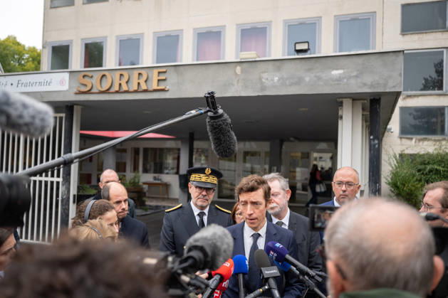 Edouard Geffray Visit an High School Lycee - Cachan French Education Minister Edouard Geffray speaks to the press after a visit to the high school Lycee Polyvalent de Cachan, in Cachan, on the outskirts of Paris, France on October 9, 2026, on the sidelines of a nationwide protest movement of students over learning conditions. Photo by Alexis Jumeau ABACAPRESS.COM Cachan France  Copyright: xJumeauxAlexis ABACAx