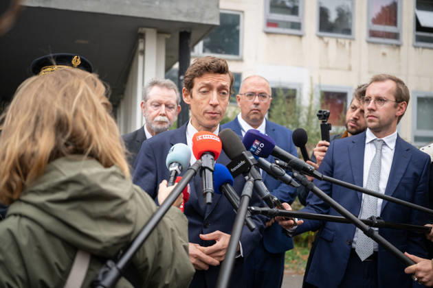 Edouard Geffray Visit an High School Lycee - Cachan French Education Minister Edouard Geffray speaks to the press after a visit to the high school Lycee Polyvalent de Cachan, in Cachan, on the outskirts of Paris, France on October 9, 2026, on the sidelines of a nationwide protest movement of students over learning conditions. Photo by Alexis Jumeau ABACAPRESS.COM Cachan France Copyright: xJumeauxAlexis ABACAx