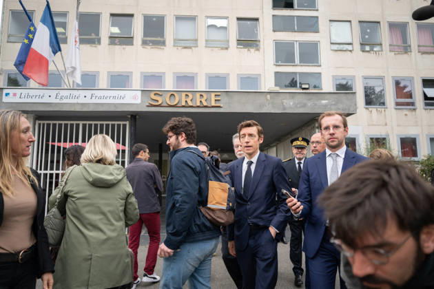 Edouard Geffray Visit an High School Lycee - Cachan French Education Minister Edouard Geffray speaks to the press after a visit to the high school Lycee Polyvalent de Cachan, in Cachan, on the outskirts of Paris, France on October 9, 2026, on the sidelines of a nationwide protest movement of students over learning conditions. Photo by Alexis Jumeau ABACAPRESS.COM Cachan France Copyright: xJumeauxAlexis ABACAx