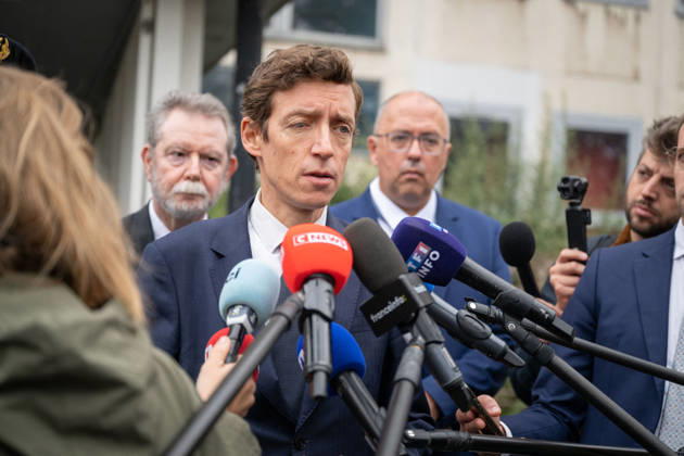 Edouard Geffray Visit an High School Lycee - Cachan French Education Minister Edouard Geffray speaks to the press after a visit to the high school Lycee Polyvalent de Cachan, in Cachan, on the outskirts of Paris, France on October 9, 2026, on the sidelines of a nationwide protest movement of students over learning conditions. Photo by Alexis Jumeau ABACAPRESS.COM Cachan France  Copyright: xJumeauxAlexis ABACAx