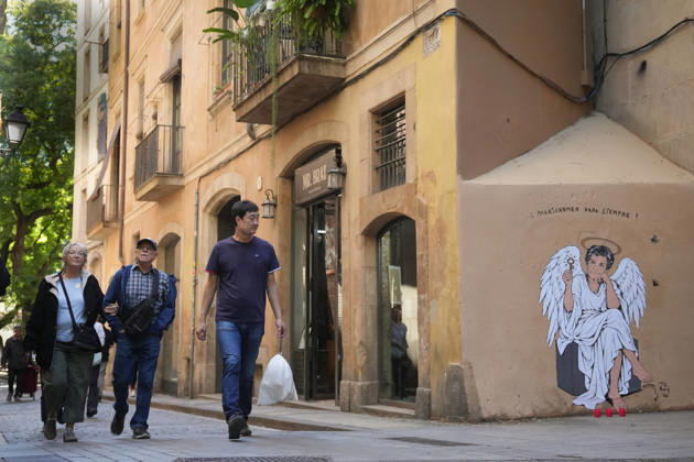 Maricarmen Forever, the new work by street artist TVBoy in Barcelona The work Maricarmen Forever by street artist TVBoy, as of October 9, 2026, in Barcelona, Catalonia, Spain. Street artist TVBoy has depicted Maricarmen with angel wings and a key in her hand, paying tribute to the elderly woman who was evicted from her apartment a few weeks ago following her death, with the phrase Maricarmen Forever OCTOBER 9, 2026 Barcelona Catalonia Barcelona Catalonia Spain Copyright: xDavidxZorrakinox 7831541