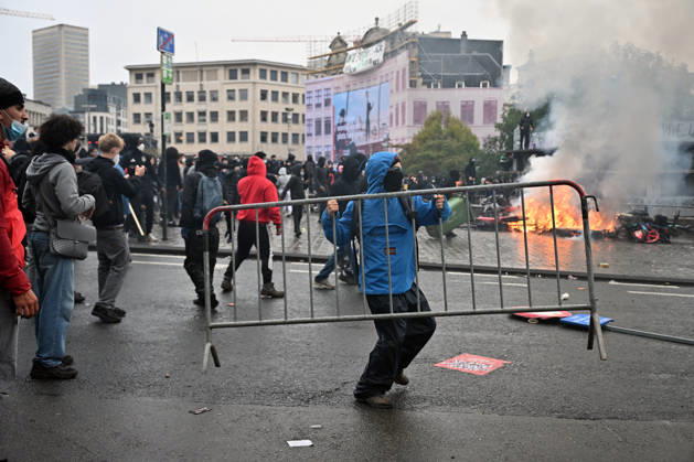 Clashes erupt between police and protesters during anti-government demonstrations in Brussels BRUSSELS, BELGIUM - OCTOBER 09: Clashes break out between police and some protesters during demonstrations against the federal government s economic and social policies in Brussels, Belgium, on October 09, 2026. Dursun Aydemir Anadolu Brussels Hoofdstedelijk Gewest Belcika. Editorial use only. Please get in touch for any other usage.  Copyright: x2026xAnadoluxDursunxAydemirx