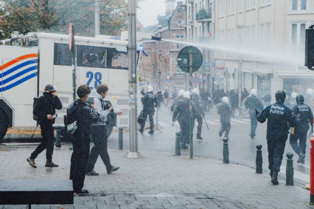 Protestors and riot police face off at a national manifestation against the Federal Government s budgetary measures, under the Keep your hands out of our pockets! (Blijf uit onze zakken! - Pas dans nos poches) moniker, organised by the trade unions on Friday 9 October 2026 in Brussels. EMILExWINDAL 189249787