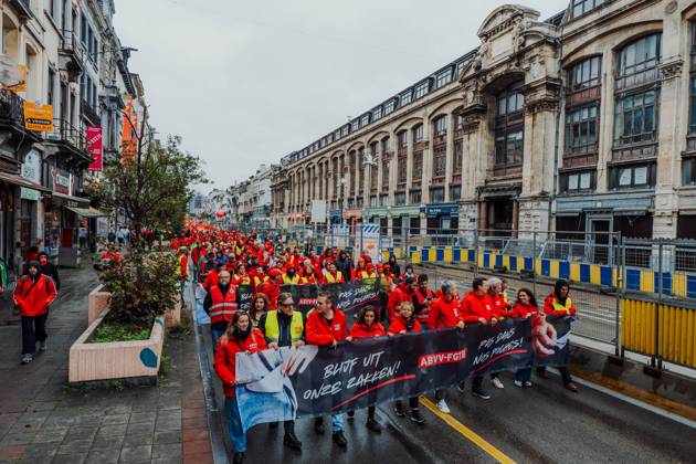 People take the streets for a national manifestation against the Federal Government s budgetary measures, under the Keep your hands out of our pockets! (Blijf uit onze zakken! - Pas dans nos poches) moniker, organised by the trade unions on Friday 9 October 2026 in Brussels. EMILExWINDAL 189249670