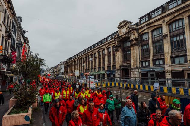People take the streets for a national manifestation against the Federal Government s budgetary measures, under the Keep your hands out of our pockets! (Blijf uit onze zakken! - Pas dans nos poches) moniker, organised by the trade unions on Friday 9 October 2026 in Brussels. EMILExWINDAL 189249688
