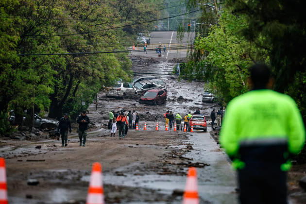 Santiago, October 9, 2026 Consequences of a mudslide that affected the area from San Carlos de Apoquindo to Los Dominicos in the Las Condes district, causing widespread damage and sweeping away vehicles and people. Diego Martin Aton, Chile, Aton 1198101 jpeg  Copyright: DIEGOxMARTIN ATONxCHILE