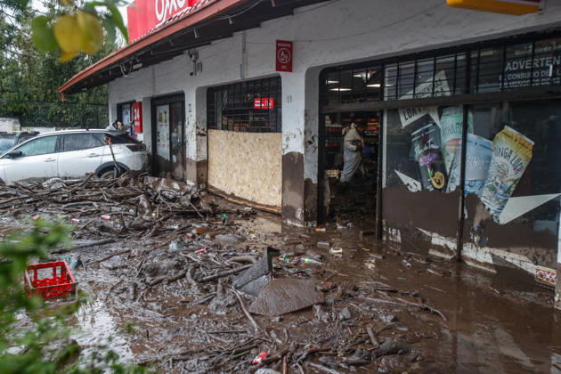 Santiago, October 9, 2026: Consequences of a mudslide that affected the area from San Carlos de Apoquindo to Los Dominicos in the Las Condes district, causing widespread damage and sweeping away vehicles and people. Diego Martin Aton, Chile, Aton 1198111 jpeg  Copyright: DIEGOxMARTIN ATONxCHILE